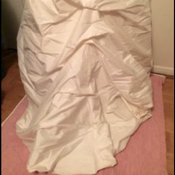 Paloma Blanca Wedding Gown - Picture 6 of 8